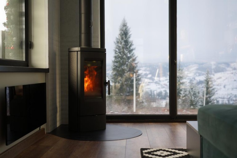 Installer un poêle à bois : étapes et conseils d'expert